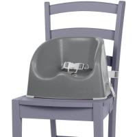 Trona elevadora color gris. 2 correas de fijación para ajustarla a la mayoría de sillas y arnés de 3 puntos para sujetar al niño. Muy estable, con patas de goma en la base. Fácil de limpiar.Para niños que se mantengan solos hasta 15 kg SAFETY 1ST