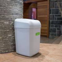 Cubo de basura Troya blanco, tapa basculante, 28x22x40 cm DENOX, 15 litros
