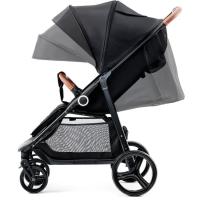 Silla paseo Grande plus negra KINDERKRAFT, 105x57x95 cm Chasis de aluminio, respaldo multiposición, fácil plegado con una sola mano, suspensión en las cuatro ruedas, capota extensible con ventana y cesta portaobjetos. Peso máximo recomendado 22 kg. Homologación Europea EN 1888