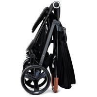Silla paseo Grande plus negra KINDERKRAFT, 105x57x95 cm Chasis de aluminio, respaldo multiposición, fácil plegado con una sola mano, suspensión en las cuatro ruedas, capota extensible con ventana y cesta portaobjetos. Peso máximo recomendado 22 kg. Homologación Europea EN 1888