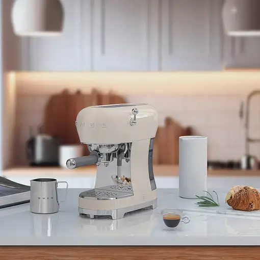 Smeg ECF02CREU cafetera eléctrica Manual Máquina espresso 1,1 L
