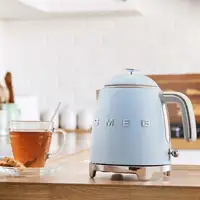 Smeg KLF05PBEU tetera eléctrica 0,8 L 1400 W Azul
