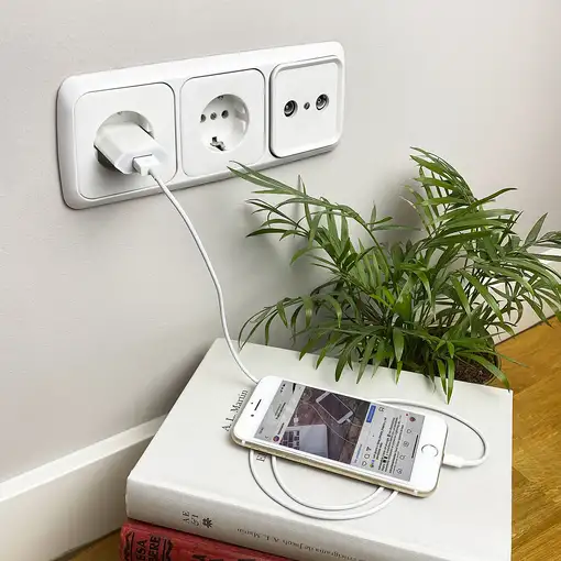 Nanocable MINI CARGADOR USB PARA IPOD IPHONE,5V-1A, BLANCO